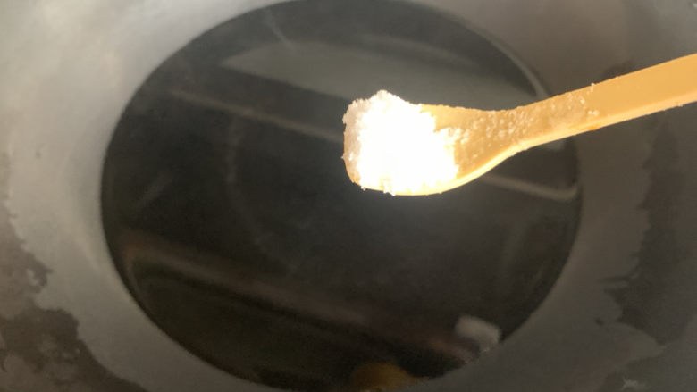 菜团子,锅内水烧开,加点盐