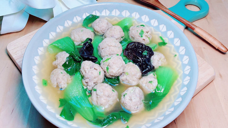 青菜鱼丸汤,清淡爽口解油腻哟!