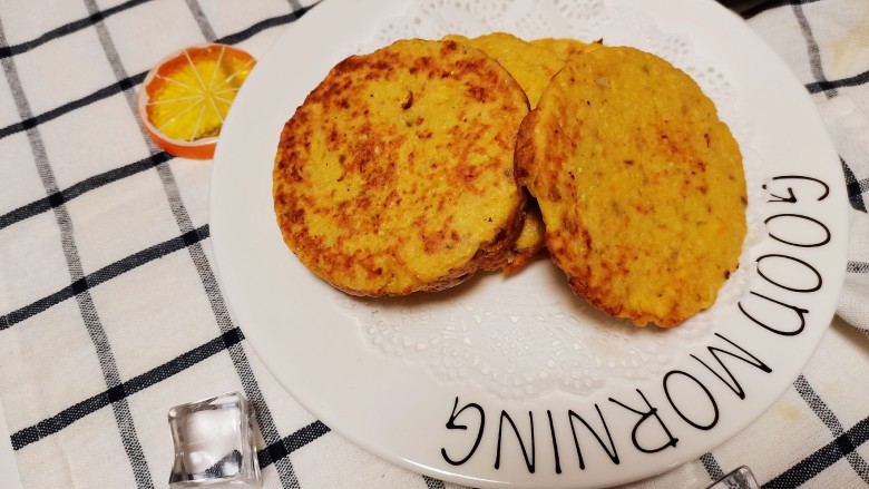 蔬菜鸡肉饼,出锅。