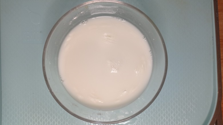韭菜肉锅贴,加入适量清水,调成汁