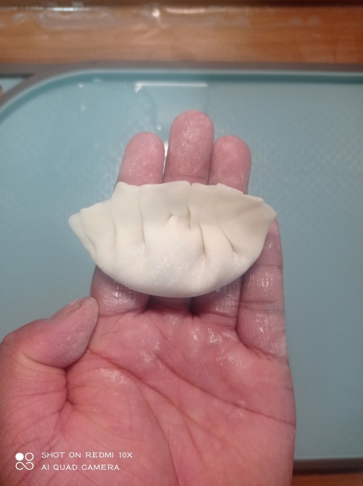酥炸香蕉,像包饺子一样,包好