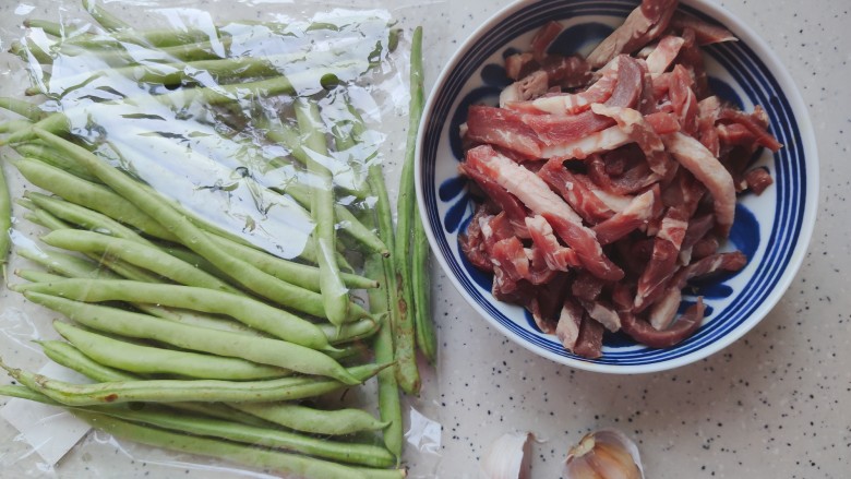 豆角牛柳,首先我们准备好所有食材