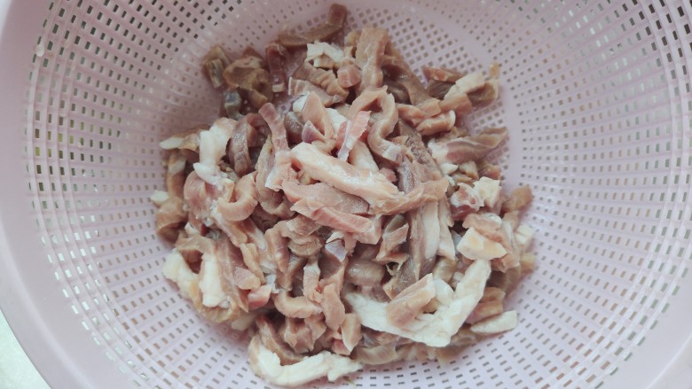 豆角牛柳,然后冲洗干净,沥干水分