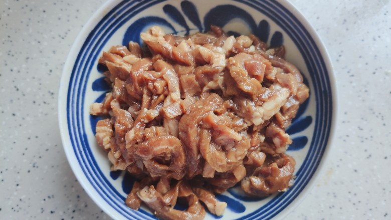 豆角牛柳,抓均匀,腌制半个小时