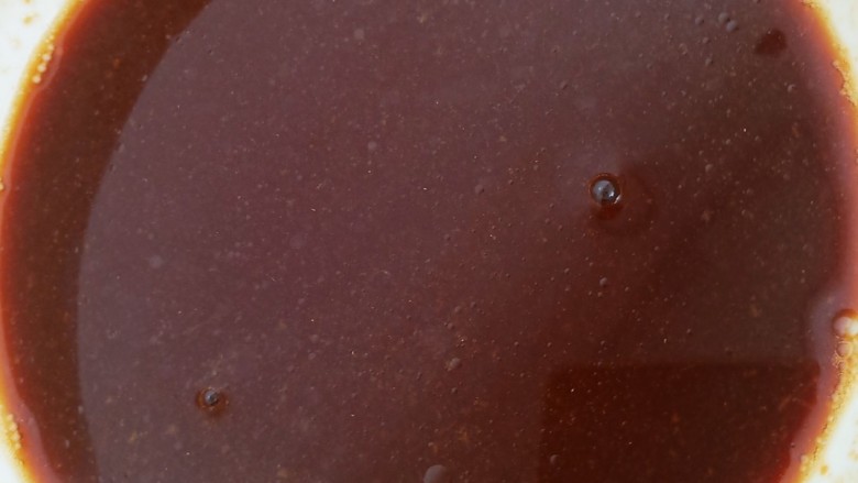 角瓜烧鱼,一勺生抽,一勺蚝油,一勺鸡汁,少许<a style='color:red;display:inline-block;' href='/shicai/ 3729'>白糖</a>,适量食盐和清水调一个料汁。