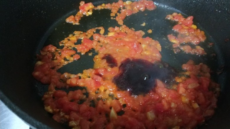 干煸豆腐,加入耗油,<a style='color:red;display:inline-block;' href='/shicai/ 788'>生抽</a>。