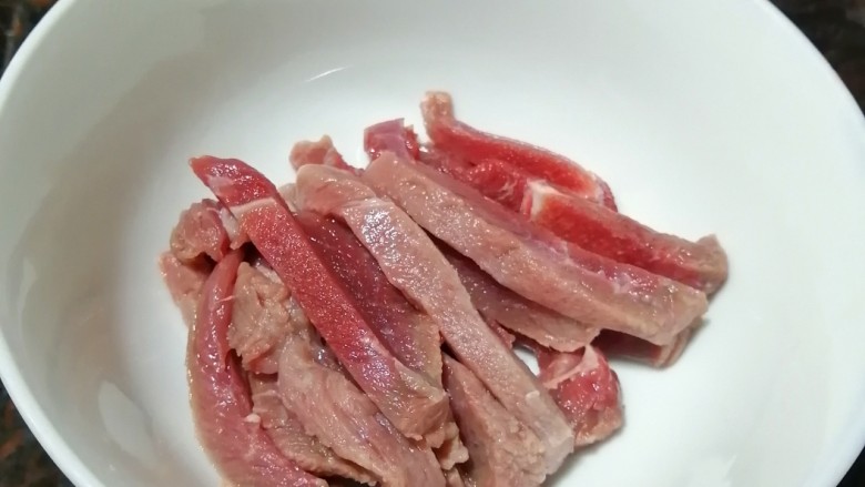 豆角牛柳,午肉切条