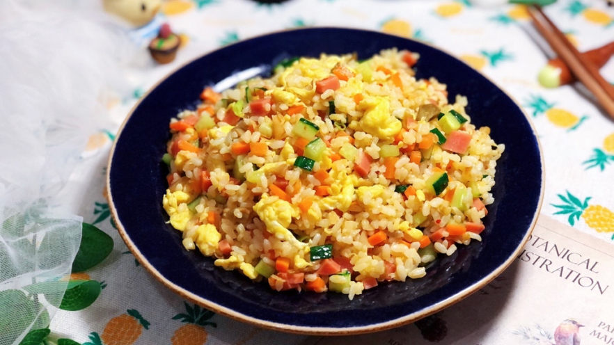 鸡蛋火腿炒饭