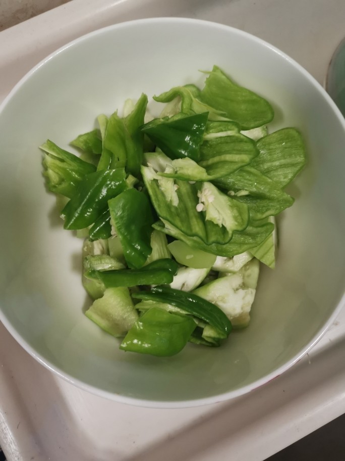 红烧龙虾,配菜，<a style='color:red;display:inline-block;' href='/shicai/ 124'>莴笋</a>、<a style='color:red;display:inline-block;' href='/shicai/ 57'>丝瓜</a>、辣椒