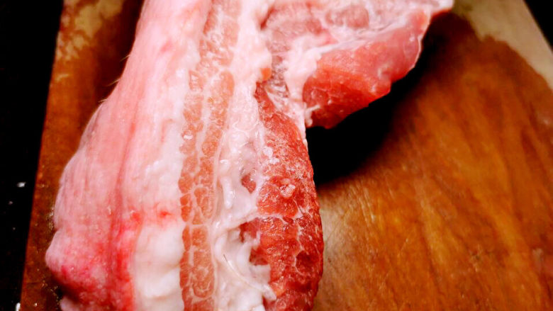 脆皮五花肉,漂亮的五花肉,层次分明
