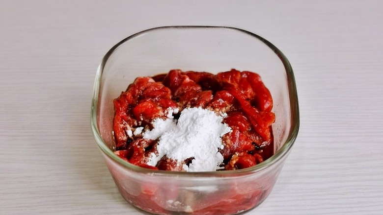 家常炒肉片,加入<a style='color:red;display:inline-block;' href='/shicai/ 829'>十三香</a>,淀粉。
