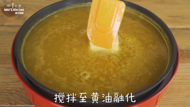 一咬出汁的无添加橘子软糖,沸腾后将温度调至MED档,加入<a style='color:red;display:inline-block;' href='/shicai/ 919'>柠檬汁</a>,无盐黄油,搅拌至无盐黄油融化。