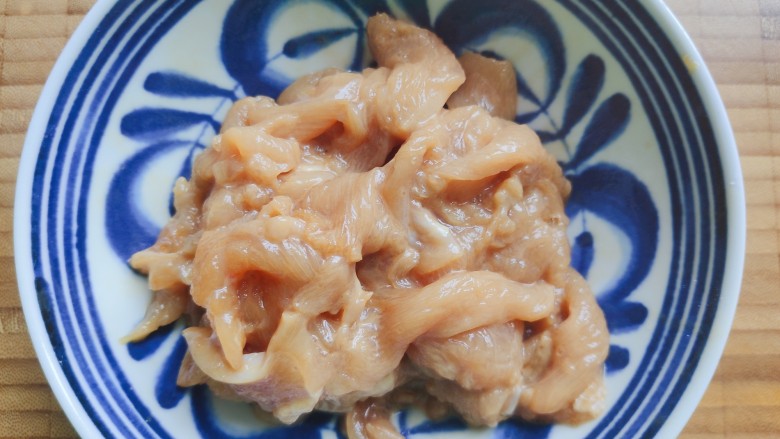 家常炒肉片,抓均匀,腌制20分钟
