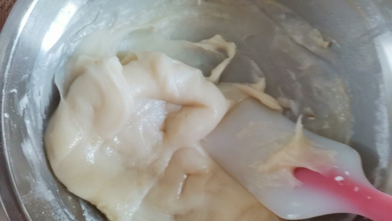 芒果檽米糍,蒸好后,晾至温热,揉成团
