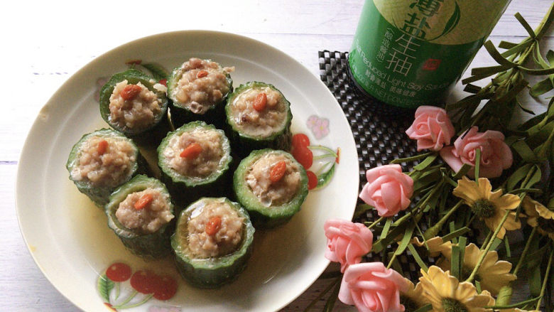黄瓜酿肉,<a style='color:red;display:inline-block;' href='/shicai/ 54'>黄瓜</a>切段当容器,酿肉蒸熟真清新!