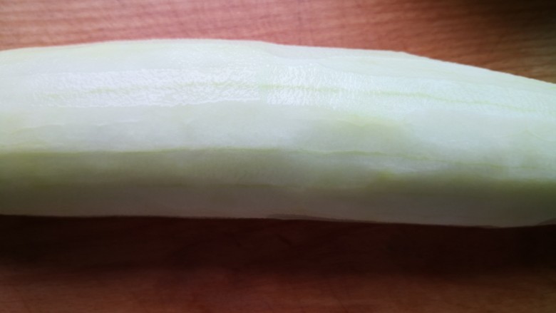 黄瓜酿肉,<a style='color:red;display:inline-block;' href='/shicai/ 54'>黄瓜</a>去皮洗干净