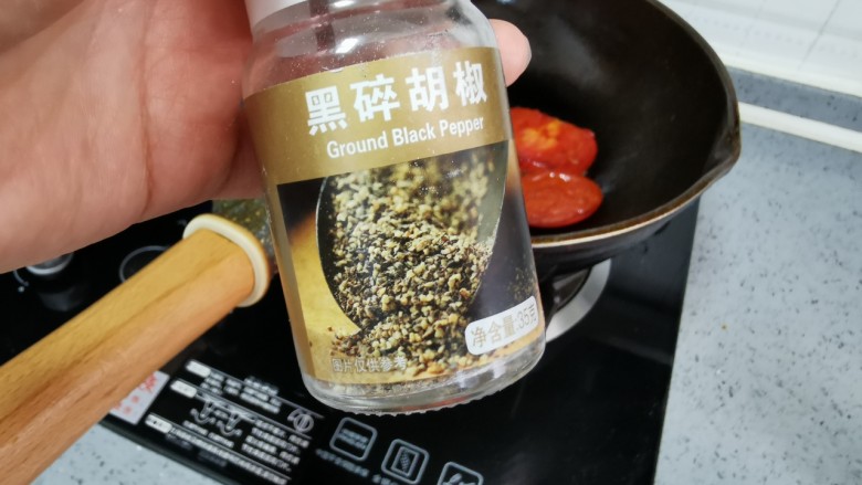 煎西红柿,黑胡椒碎