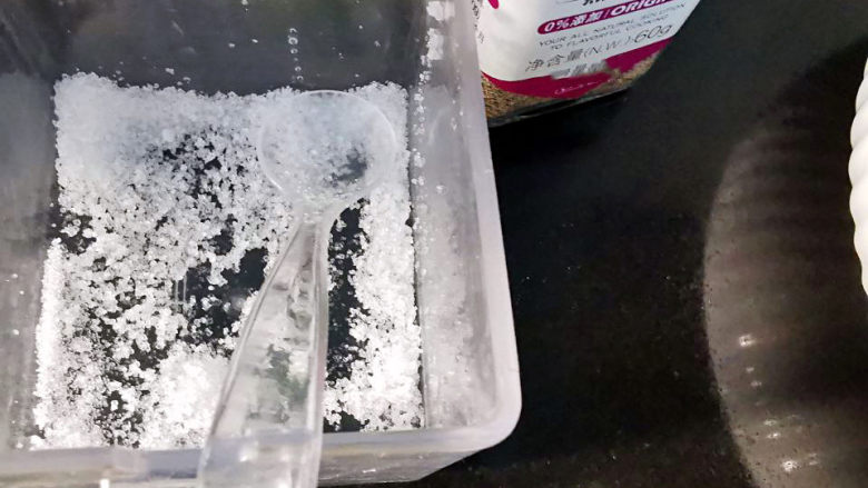洋葱肉包,盐,胡椒碎