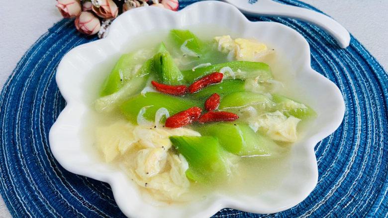 虾皮丝瓜汤,汤鲜味美,清凉消暑!