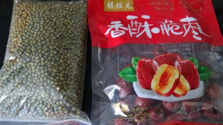 红枣绿豆汤,准备好食材绿豆,红枣。