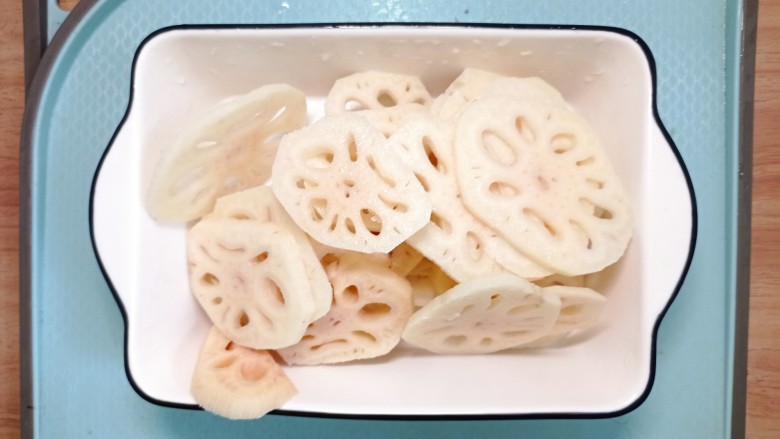 茄汁藕片,切片备用