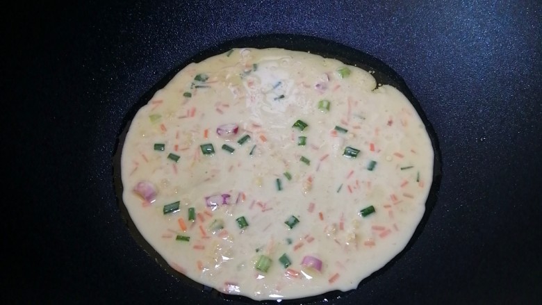 低脂燕麦饼,加入适量面糊,尽量摊薄