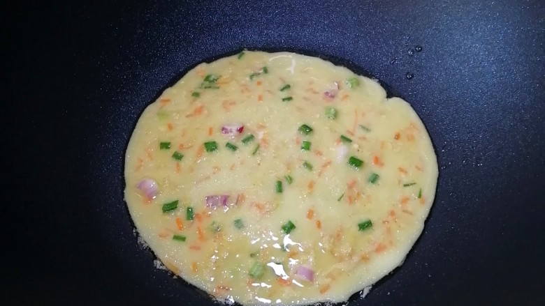 低脂燕麦饼,煎至定型,在表面扫一层薄油