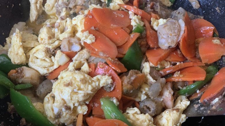 海鲜总汇,放<a style='color:red;display:inline-block;' href='/shicai/ 9'>鸡蛋</a><a style='color:red;display:inline-block;' href='/shicai/ 25'>胡萝卜</a>