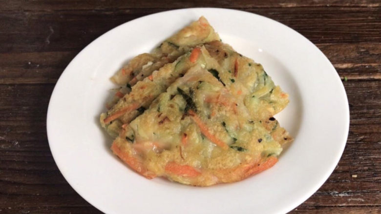 胡萝卜鸡肉饼,出锅切小块,装盘