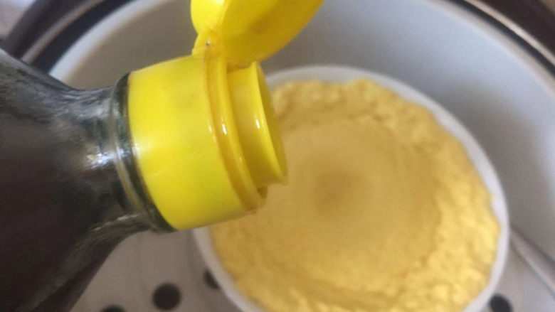 水嫩蒸蛋,蒸熟了淋入两滴<a style='color:red;display:inline-block;' href='/shicai/ 847'>香油</a>