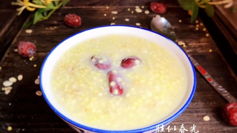 红枣小米燕麦粥