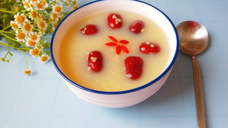 红枣小米燕麦粥