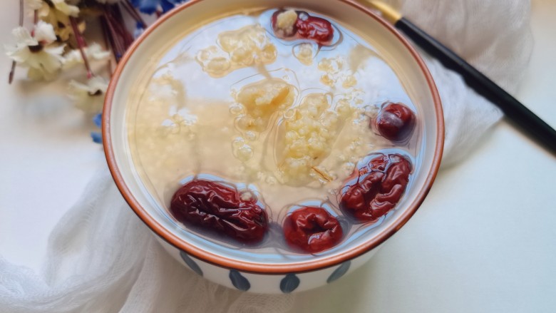 红枣小米燕麦粥