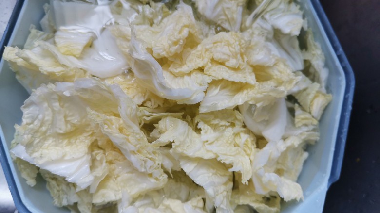娃娃菜炒木耳,娃娃菜撕成小朵,清洗干净
