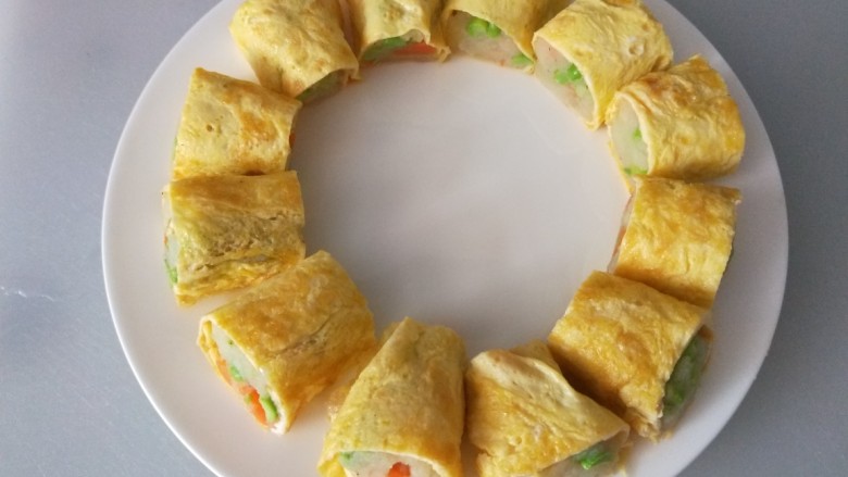 鸡蛋卷土豆泥,平盘码放一圈,直接吃也好吃,沾料汁更美味儿