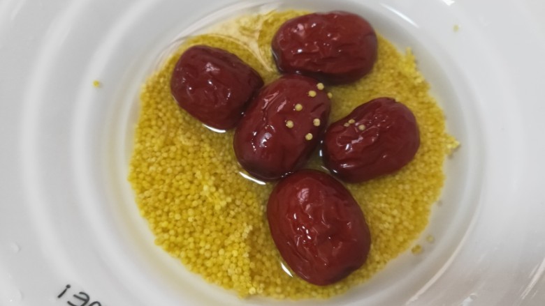 红枣小米燕麦粥,再清洗干净