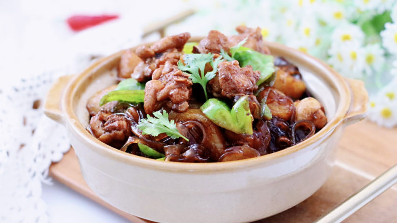 土豆炖鸡腿,你看饿了没?还不赶紧做起来!