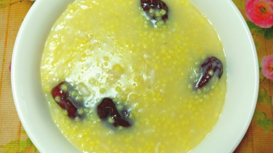 红枣小米燕麦粥