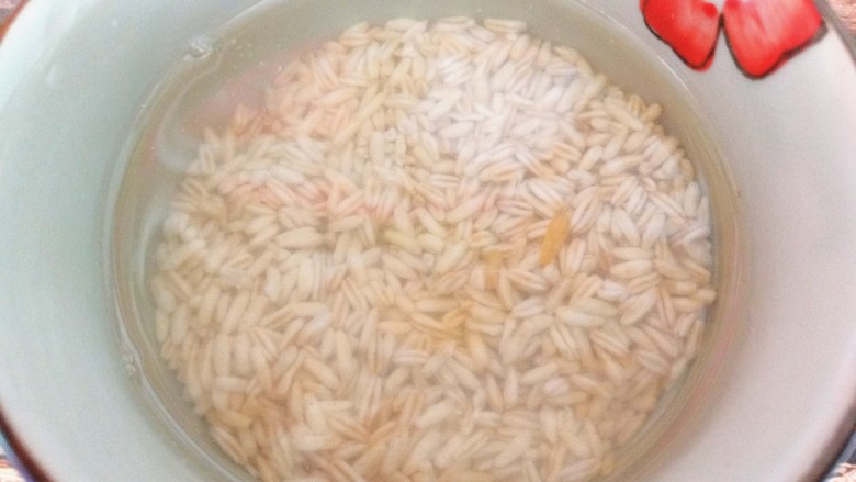 红枣小米燕麦粥,泡20分钟