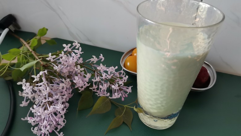 冰奶绿茶,冰凉爽口奶绿茶