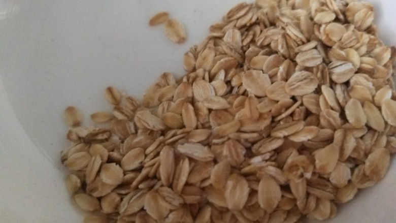 红枣小米燕麦粥,燕麦30克。