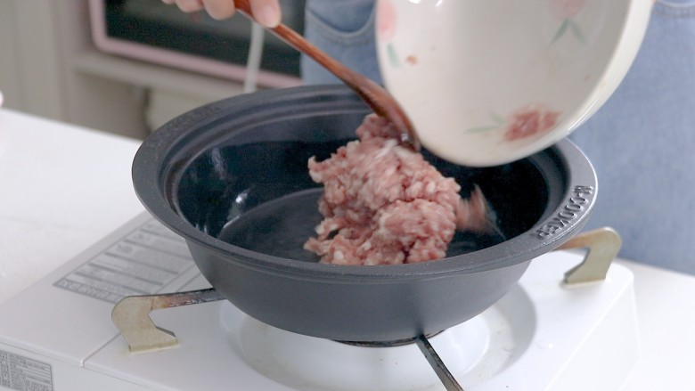肉末石锅豆腐,一锅熟,放入<a style='color:red;display:inline-block;' href='/shicai/ 442'>肉末</a>