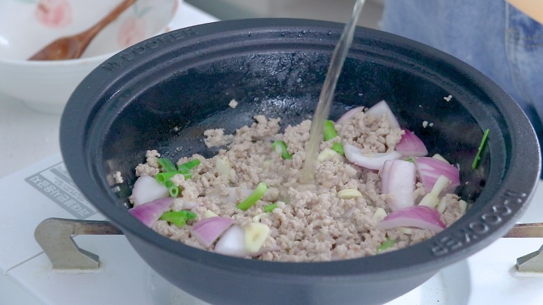肉末石锅豆腐,一锅熟,<a style='color:red;display:inline-block;' href='/shicai/ 718'>料酒</a>去腥