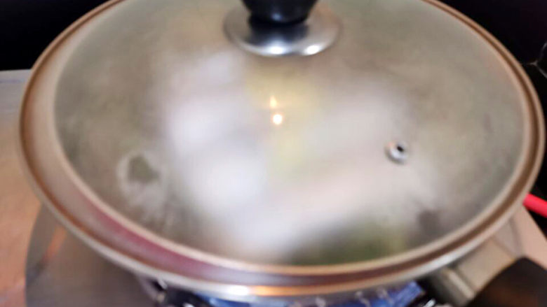 炖带鱼,改小火炖煮5~8分钟
