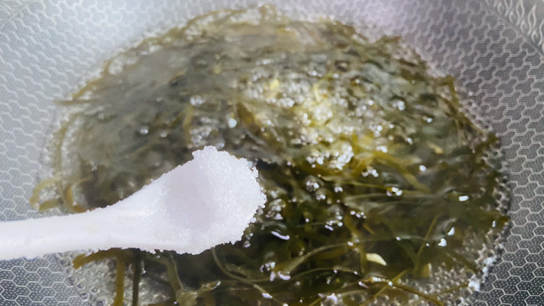 海带豆腐汤,根据个人口味加入适量盐