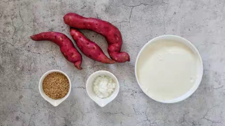 芝麻红薯饼,准备好所需食材。