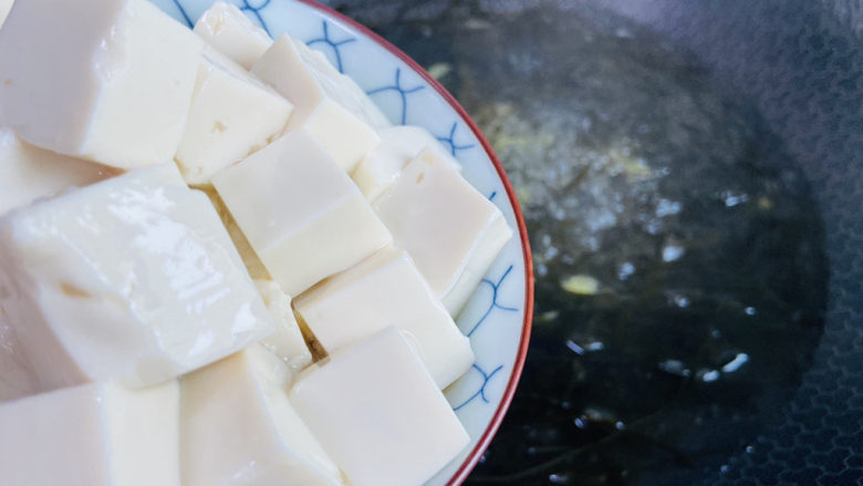 海带豆腐汤,加入豆腐