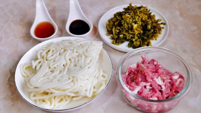 小白菜肉丝面,准备食材,两人份。