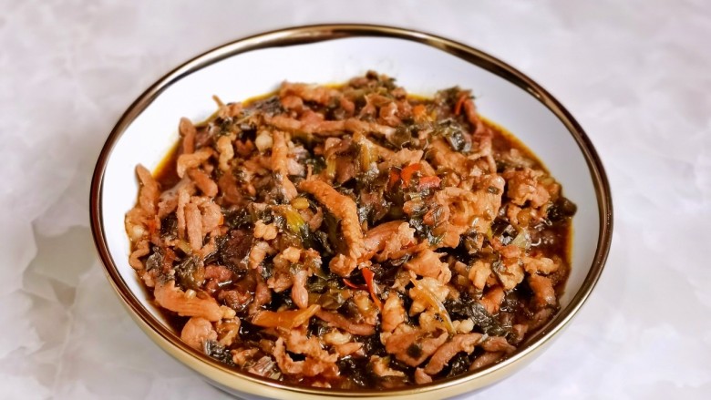 小白菜肉丝面,盛出装盘,直接吃也很赞。
