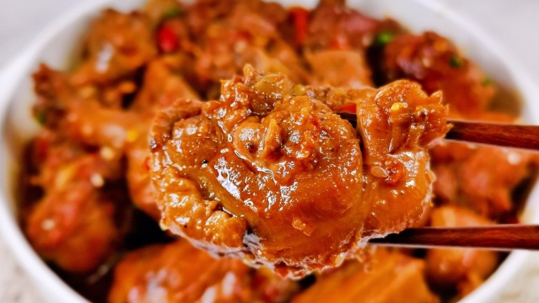 子姜焖鸭煲,色香味俱全,你也试试吧!
